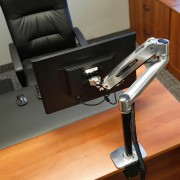 Ergotron LX Steh-Sitz Monitorarm mit Tischhalterung